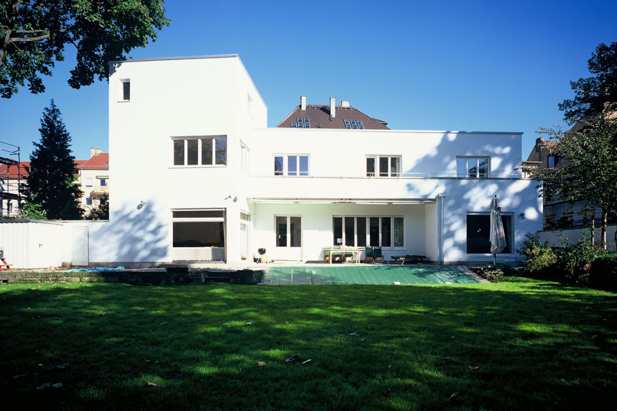 Einfamilienhaus Augsburg Architekturbüro München Foto Garten