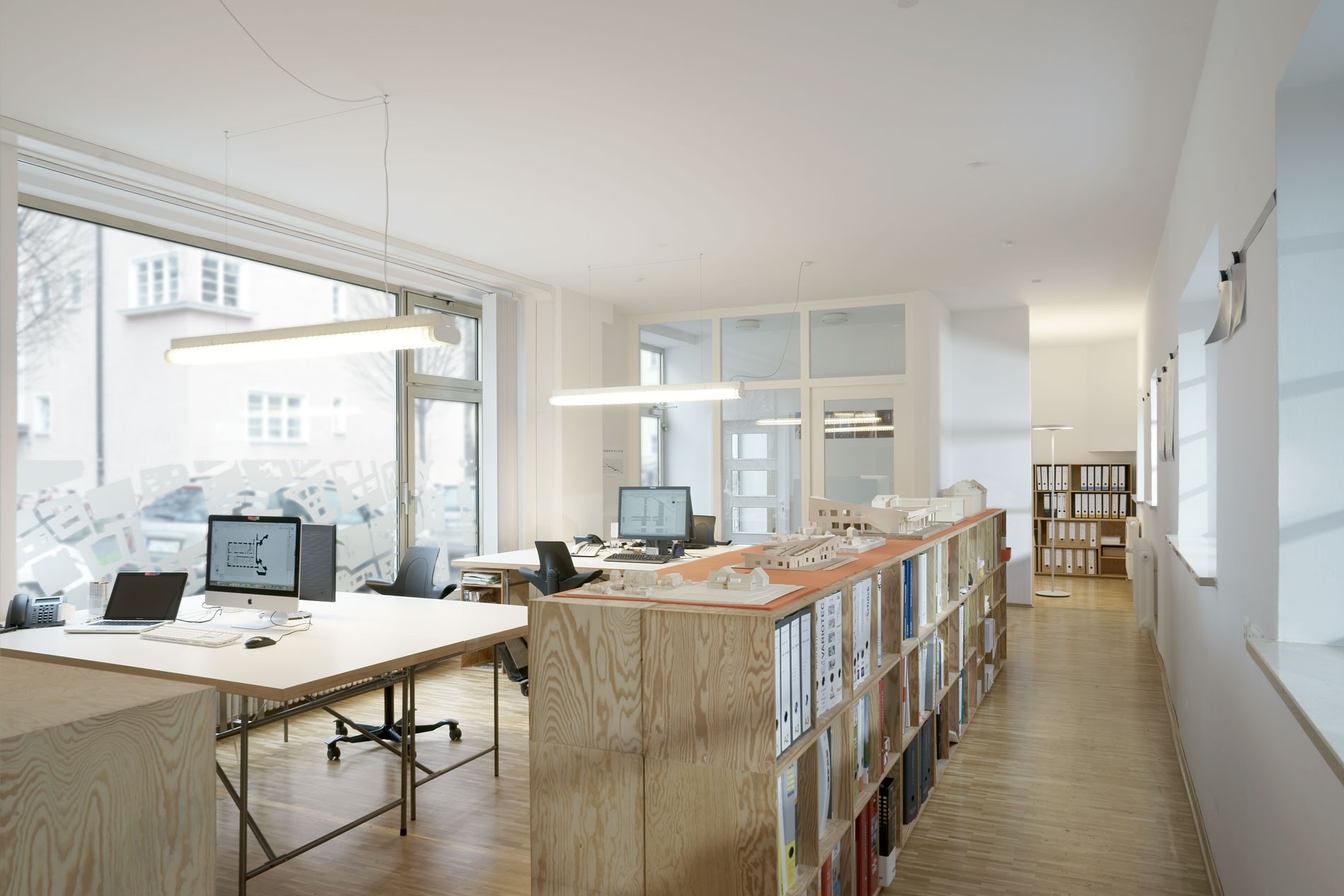 Foto Büro Arbeitsplatz von Wollmann Architekten